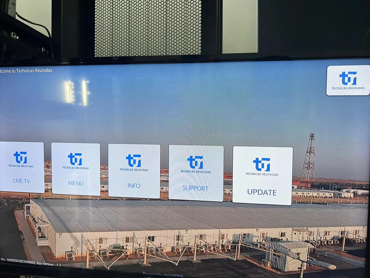 مرجع تقني لفنادق الحجاج في مكة يوضح واجهة الترحيب بنظام IPTV لـTecnicas Reunidas